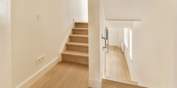 Rehabilitación / Reformas de Casas Fuente el Saz de Jarama · Reformas de Escaleras y Pasillos